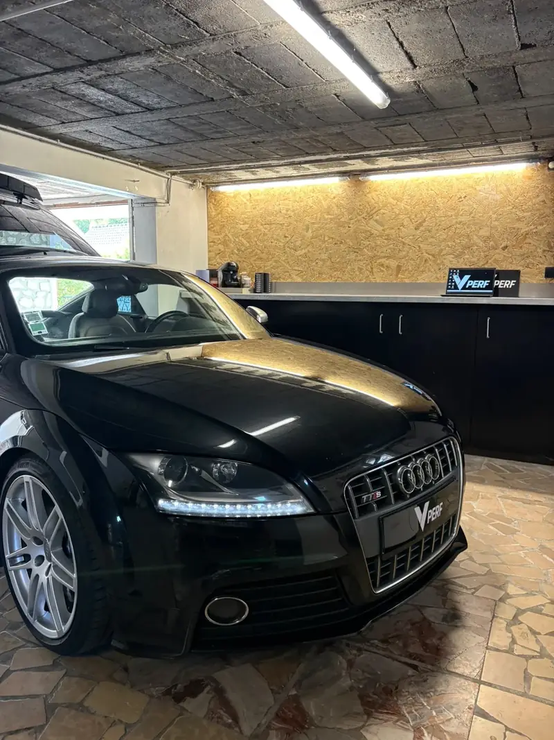 Audi TTS dans l’atelier V-PERF