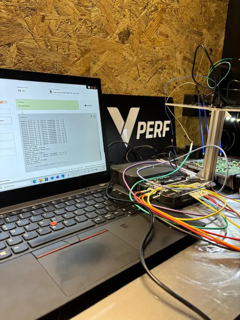 Lecture d’un calculateur moteur sur le poste de travail V-PERF