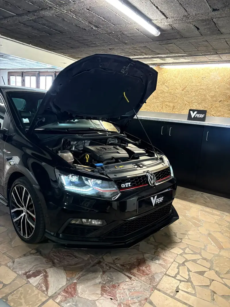 Volkswagen Polo GTI dans l’atelier V-PERF